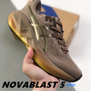 Tênis De Corrida Novablast 5 Dourado